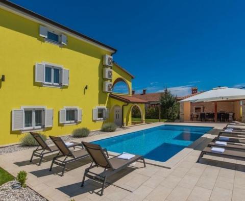 Nemovitost se 3 apartmány a bazénem na prodej v Mušalež, Poreč - pic 2