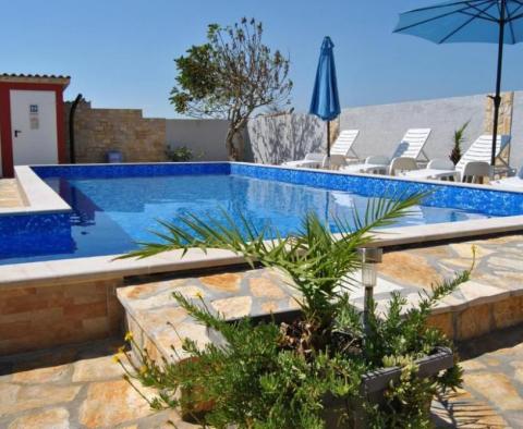Beautiful villa with two apartments and a swimming pool, 800 meters from the sea - pic 2