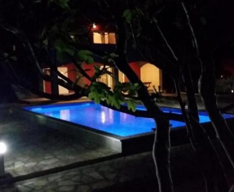 Belle villa avec deux appartements et une piscine, à 800 mètres de la mer - pic 27