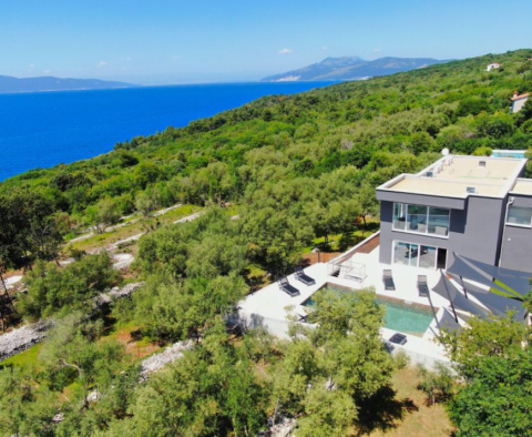 Erstaunliche moderne Villa in Rabac, Labin, nur 500 Meter vom Meer entfernt mit faszinierendem Meerblick! 