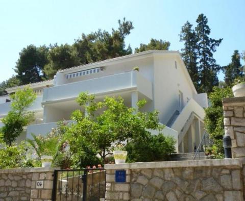 Apart-dům s bazénem a 6 apartmány v první linii k moři na Mali Lošinj - pic 31