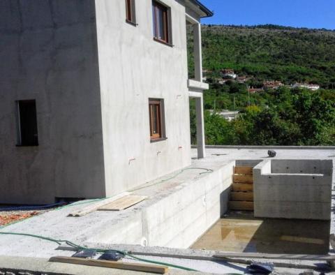 Új építésű villa medencével és nyílt tengerre néző kilátással Labin területén - pic 3