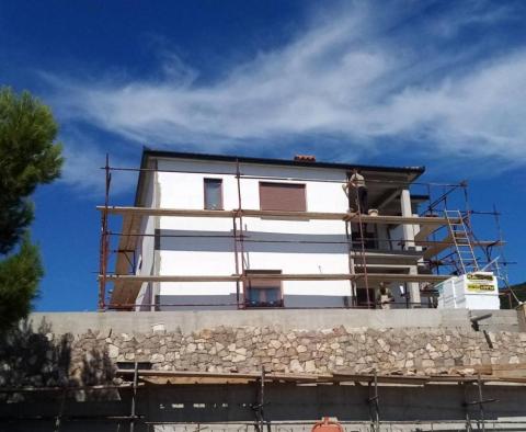 Új építésű villa medencével és nyílt tengerre néző kilátással Labin területén - pic 4