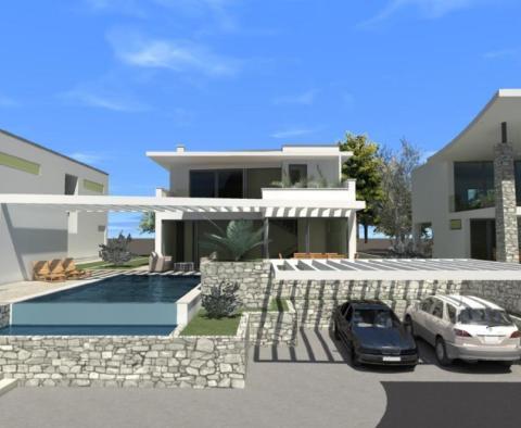 Nouvelle villa moderne en construction dans un condo de luxe 