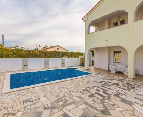 Villa mit Swimmingpool und Meerblick in Malinska auf Krk - foto 2