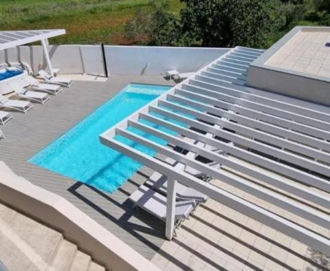 Light and bight property for 14 guests with heated swimming pool in Bininje near Zadar, just 600 meters from the beach - pic 27