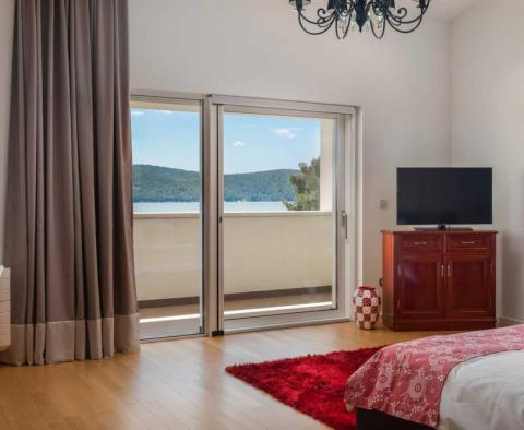 Lenyűgöző, páratlan vízparti villa Sibenik környékén - pic 16