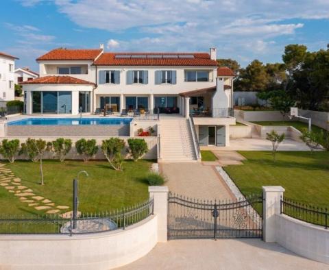 Lenyűgöző, páratlan vízparti villa Sibenik környékén - pic 27