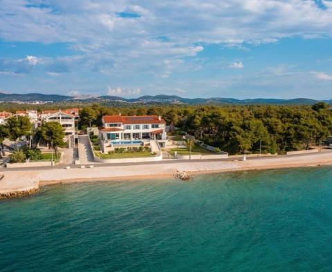 Impressive, second-to-none waterfront villa in Sibenik area - pic 41