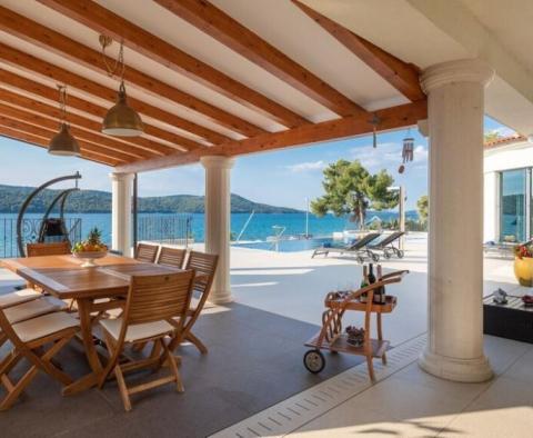 Lenyűgöző, páratlan vízparti villa Sibenik környékén - pic 35