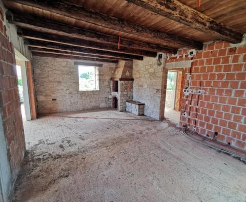 Villa à la périphérie de Porec en construction, avec vue sur la mer lointaine - pic 4