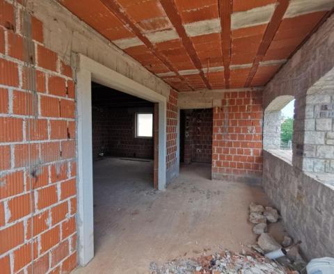 Villa in Porec Stadtrand im Bau, mit entferntem Meerblick - foto 8