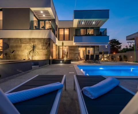 Modern villa just 500 meters from the beach in Zadar area 