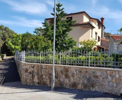 Immeuble avec 5 appartements et plus à Banjole en pleine nature à seulement 300 m de la plage - pic 33