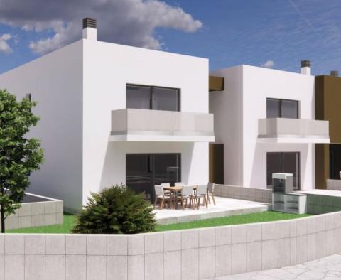 New modern villeta under construction in Porec suburbs, just 2,5 km from the sea 