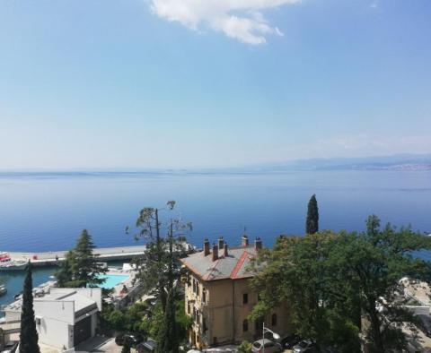 Wohnung in einer wunderschönen österreichisch-ungarischen Villa im Zentrum von Opatija, nur 40 Meter vom Meer entfernt 