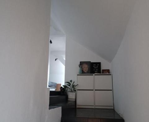 Apartmán v krásné rakousko-uherské vile v centru Opatije jen 40 metrů od moře - pic 9