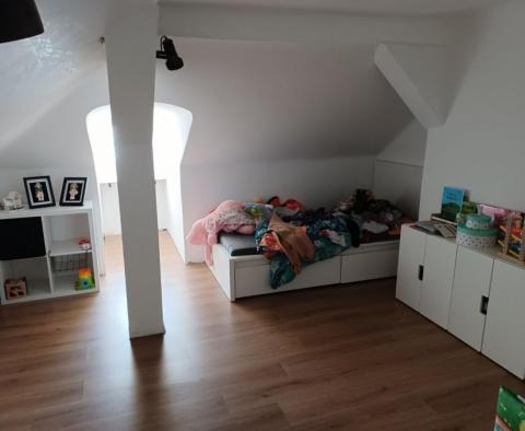 Apartmán v krásné rakousko-uherské vile v centru Opatije jen 40 metrů od moře - pic 11