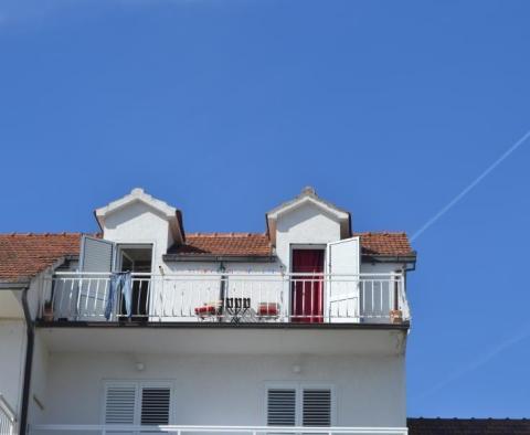 Appartement à vendre dans la ville de Hvar avec vue sur la mer - pic 5