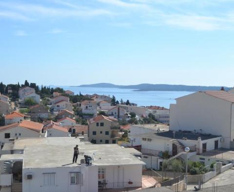 Appartement à vendre dans la ville de Hvar avec vue sur la mer - pic 2