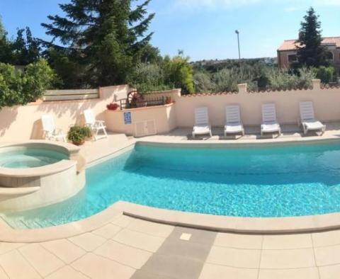 Luxury apartment house with pool and jacuzzi in Vinkuran - pic 3