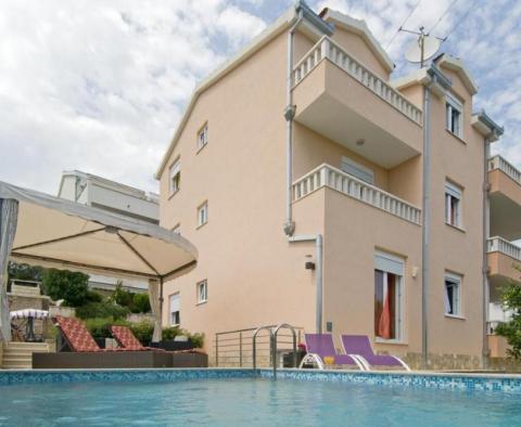 Apart-villa with 3 apartments for sale on Ciovo peninsula 