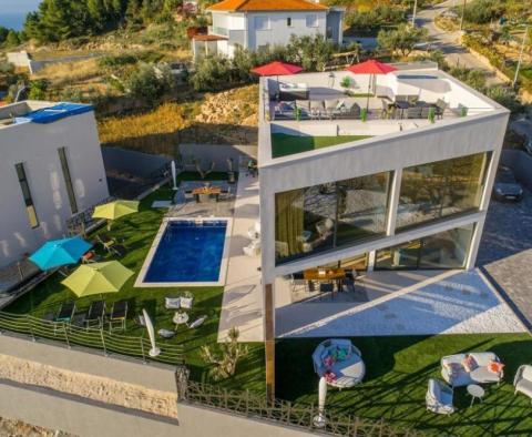 Modern villa with sea views in Split area - pic 17