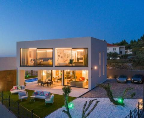 Modern villa with sea views in Split area - pic 18