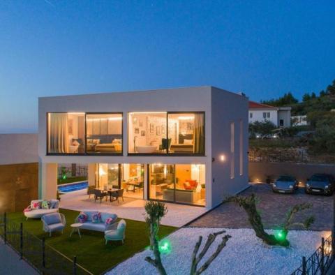 Modern villa with sea views in Split area - pic 22