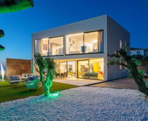 Modern villa with sea views in Split area - pic 24