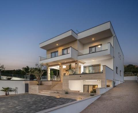 Moderne Villa mit offenem Meerblick, nur 150 Meter vom Strand entfernt - foto 37