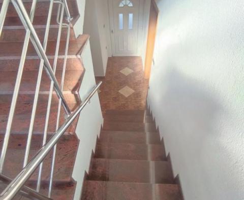 Turisztikai ingatlan 5 apartmannal Medulinban, tengerre néző kilátással - pic 26