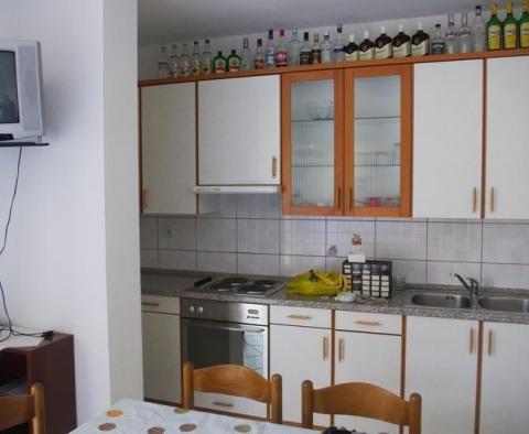 Samostatně stojící apartmánový dům se 4 apartmány v Bašce Vodě jen pár metrů od pláže - pic 11