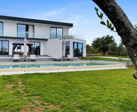 Moderne Villa im hedonistischen Stil in Kastelir-Labinci mit weitem Meerblick - foto 5