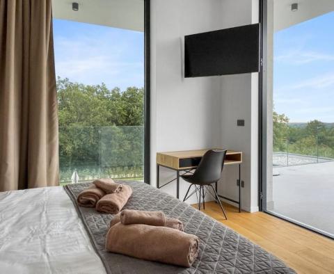 Moderne Villa im hedonistischen Stil in Kastelir-Labinci mit weitem Meerblick - foto 30