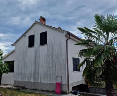 Haus mit entferntem Meerblick in der Gegend von Poreč, 2,5 km vom Meer entfernt 