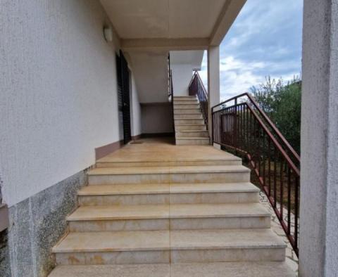 Maison avec vue sur la mer lointaine dans la région de Poreč, à 2,5 km de la mer - pic 15