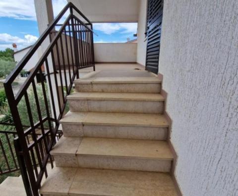 Maison avec vue sur la mer lointaine dans la région de Poreč, à 2,5 km de la mer - pic 17