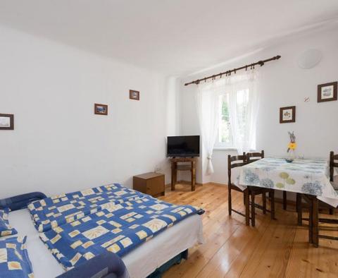 6 apartmanos apartmanház mindössze 100 méterre a tengertől Mali Lošinjban - pic 3