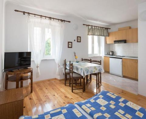 Appartement avec 6 appartements à seulement 100 mètres de la mer à Mali Lošinj - pic 4