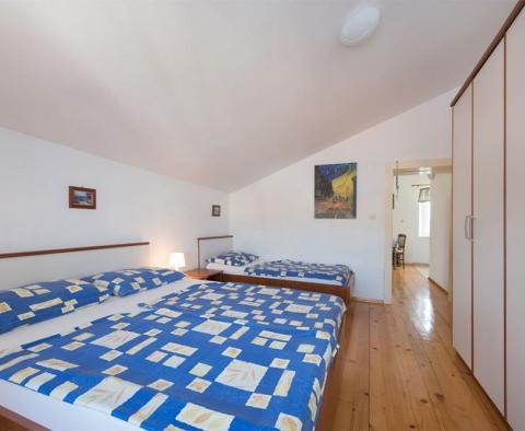 6 apartmanos apartmanház mindössze 100 méterre a tengertől Mali Lošinjban - pic 5