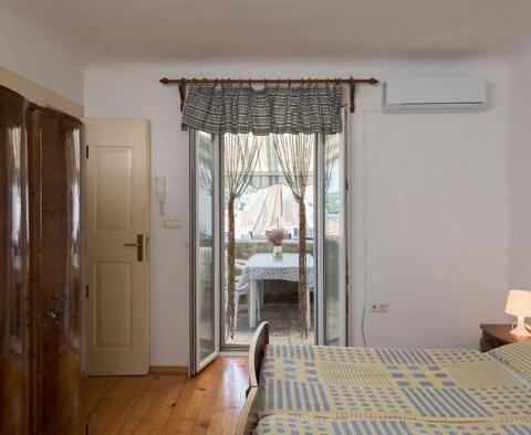 6 apartmanos apartmanház mindössze 100 méterre a tengertől Mali Lošinjban - pic 12