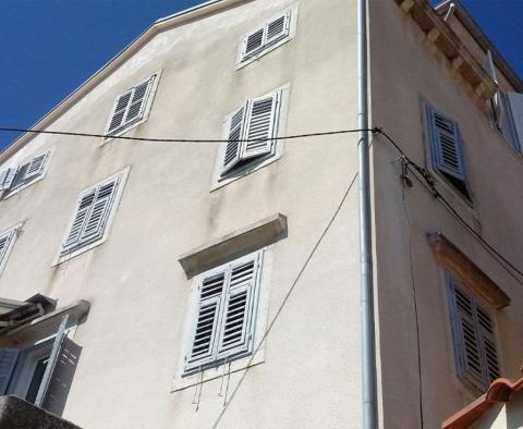 6 apartmanos apartmanház mindössze 100 méterre a tengertől Mali Lošinjban - pic 15