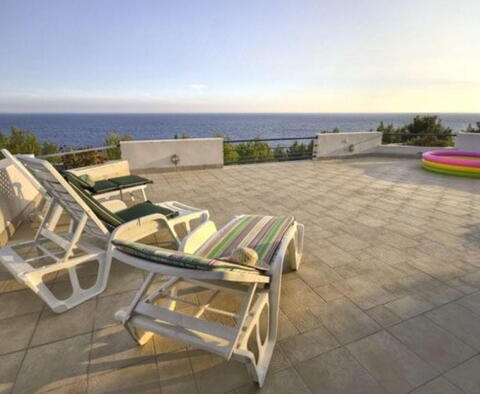 Exceptional property on Hvar island with 4 apartments, by the sea - pic 9