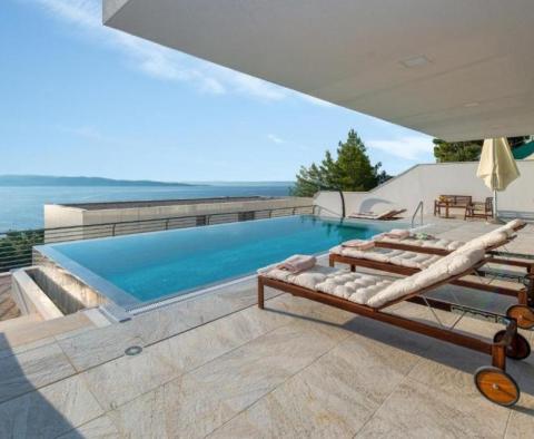 Nouvelle villa moderne unique à Baska Voda, avec piscines intérieure et extérieure, à seulement 150 mètres de la plage ! - pic 3