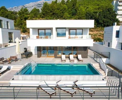 Nouvelle villa moderne unique à Baska Voda, avec piscines intérieure et extérieure, à seulement 150 mètres de la plage ! - pic 5