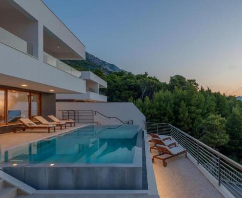 Nouvelle villa moderne unique à Baska Voda, avec piscines intérieure et extérieure, à seulement 150 mètres de la plage ! - pic 30