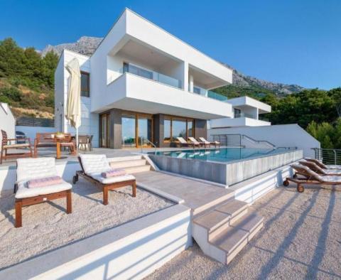 Unique new modern villa in Baska Voda, with indoor and outdoor swimming pools, just 150 meters from the beachline! - pic 10