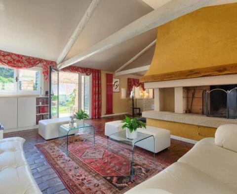 Gyönyörű villa Umag külvárosában, mindössze 250 méterre a tengertől, zöld pázsiton keresztül - pic 8