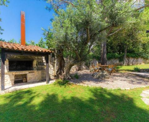 Gyönyörű villa Umag külvárosában, mindössze 250 méterre a tengertől, zöld pázsiton keresztül - pic 27